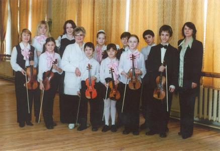 ансамбль скрипачей "Вдохновение", руководитель - Заслуженный работник искусств РФ Егорова Людмила Михайловна, педагоги - Королева Галина Александровна, Лебедева Елена Валентиновна.
